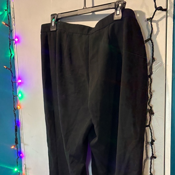 Elegant Black Women's Pants - Picture 4 of 5